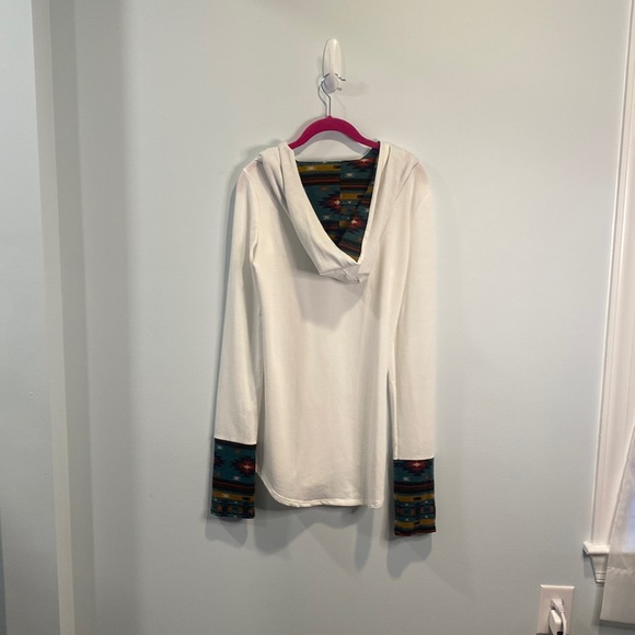12pm by Mon Ami white tribal hooded pullover top L - Picture 6 of 6